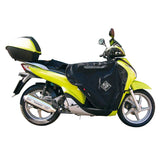 Coprigambe Termoscud R079X, un coprigambe impermeabile con fodera termica. Su scooter giallo. Di Tucano Urbano.